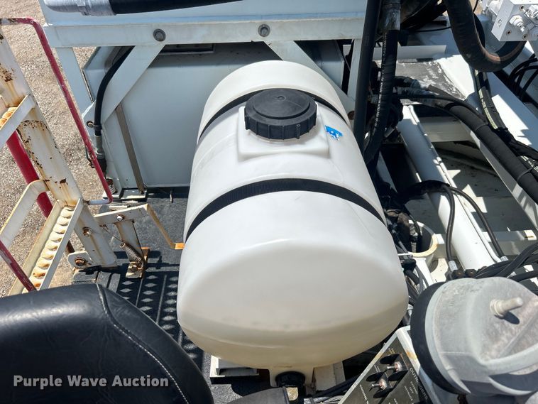 image for item EG0862 2006 International  7400 pressure digger truck