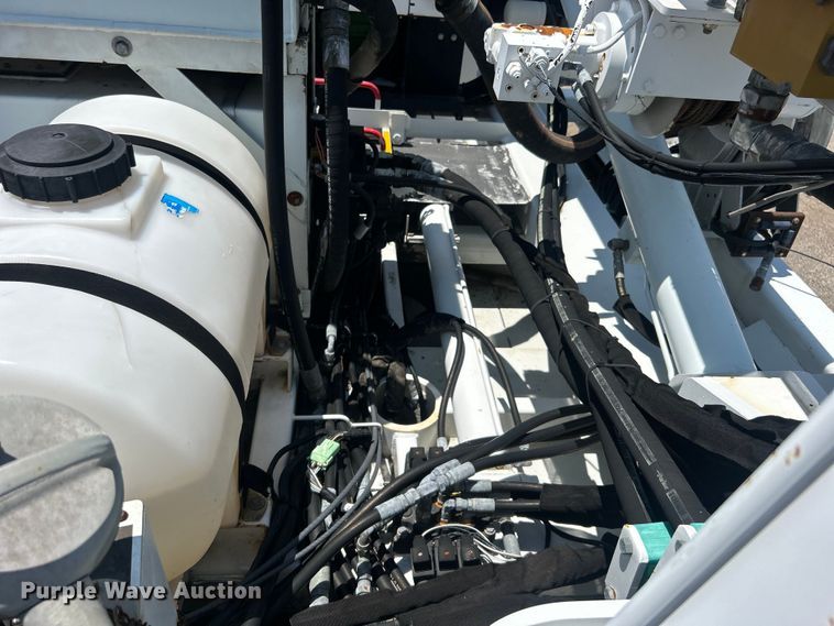 image for item EG0862 2006 International  7400 pressure digger truck