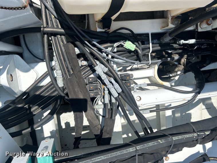 image for item EG0862 2006 International  7400 pressure digger truck