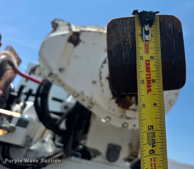 image for item EG0862 2006 International  7400 pressure digger truck