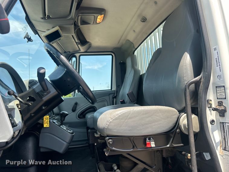 image for item EG0862 2006 International  7400 pressure digger truck