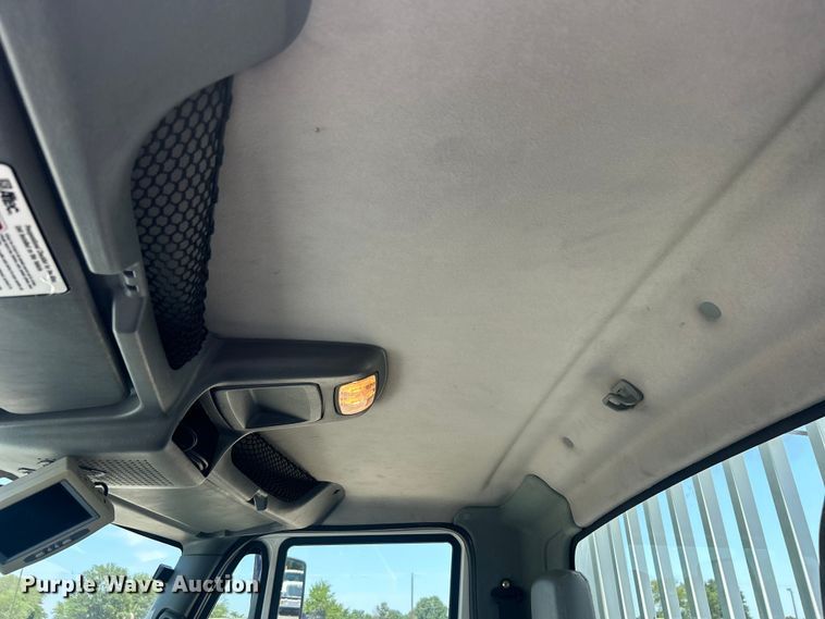 image for item EG0862 2006 International  7400 pressure digger truck