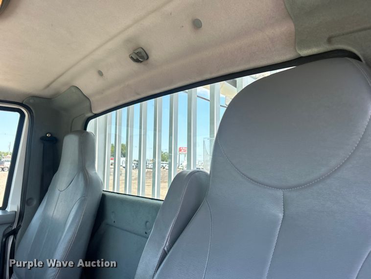 image for item EG0862 2006 International  7400 pressure digger truck