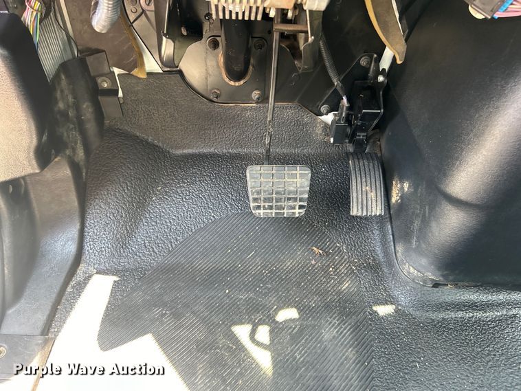 image for item EG0862 2006 International  7400 pressure digger truck