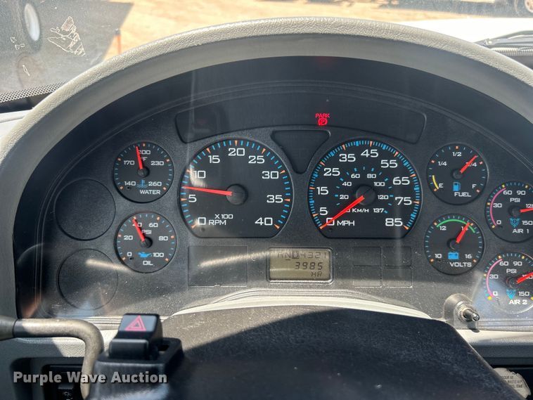 image for item EG0862 2006 International  7400 pressure digger truck