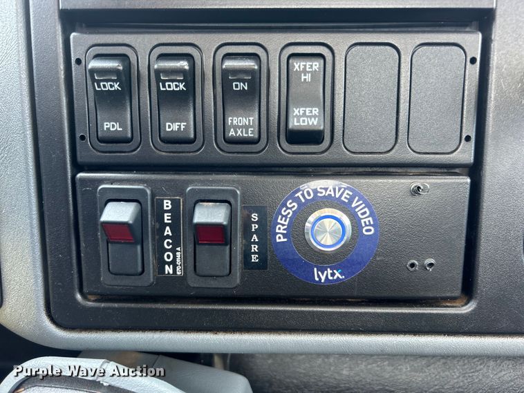 image for item EG0862 2006 International  7400 pressure digger truck