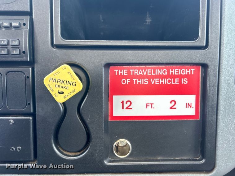 image for item EG0862 2006 International  7400 pressure digger truck