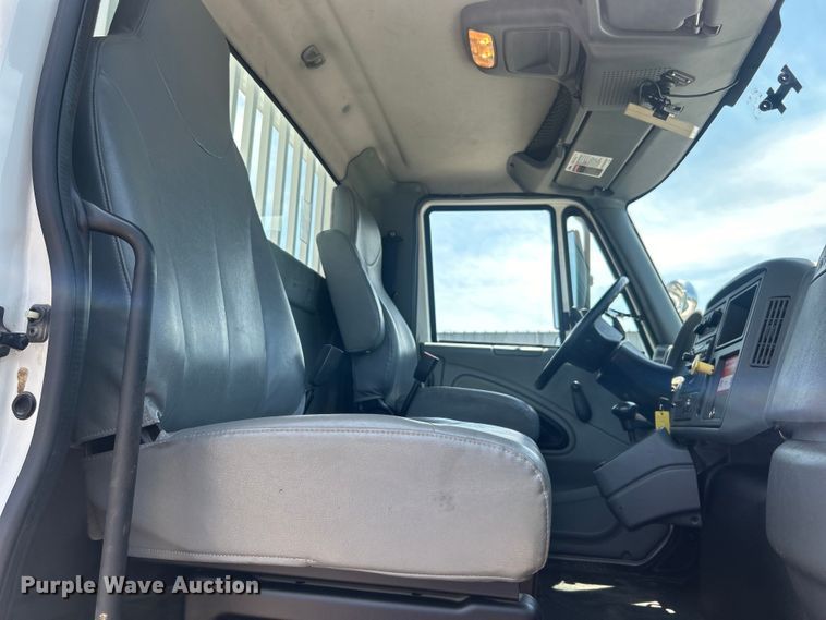 image for item EG0862 2006 International  7400 pressure digger truck