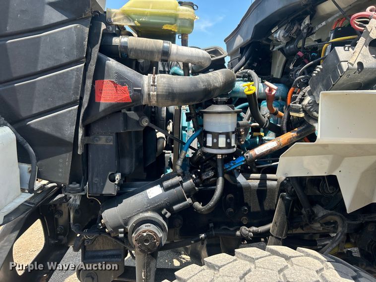 image for item EG0862 2006 International  7400 pressure digger truck