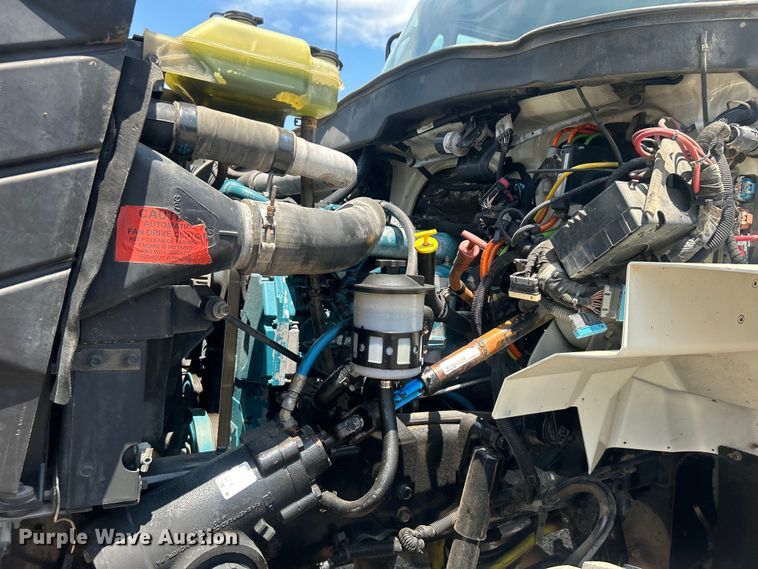 image for item EG0862 2006 International  7400 pressure digger truck