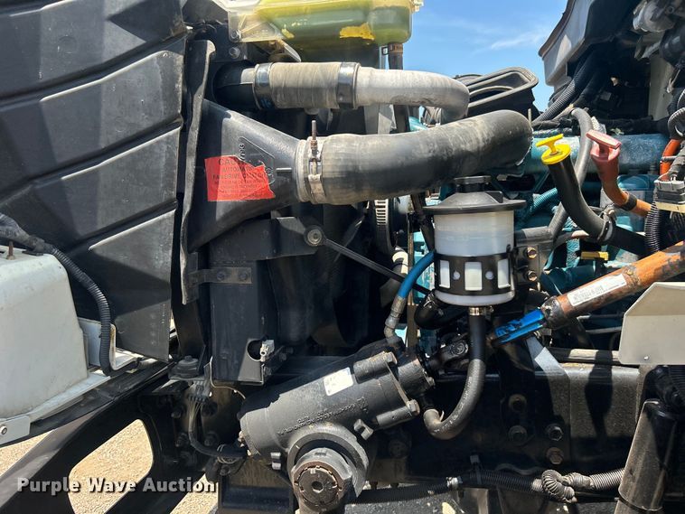 image for item EG0862 2006 International  7400 pressure digger truck