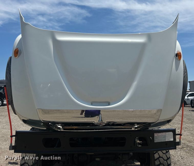 image for item EG0862 2006 International  7400 pressure digger truck