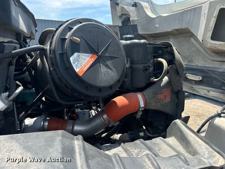 image for item EG0862 2006 International  7400 pressure digger truck