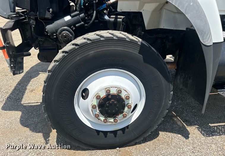 image for item EG0862 2006 International  7400 pressure digger truck