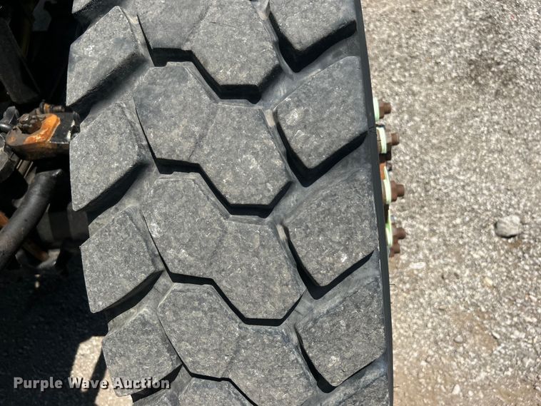 image for item EG0862 2006 International  7400 pressure digger truck