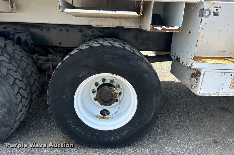 image for item EG0862 2006 International  7400 pressure digger truck