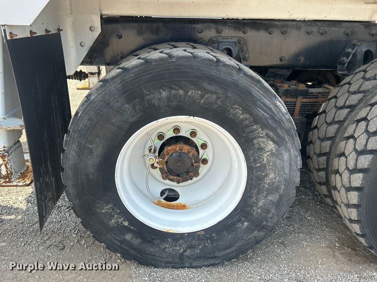 image for item EG0862 2006 International  7400 pressure digger truck