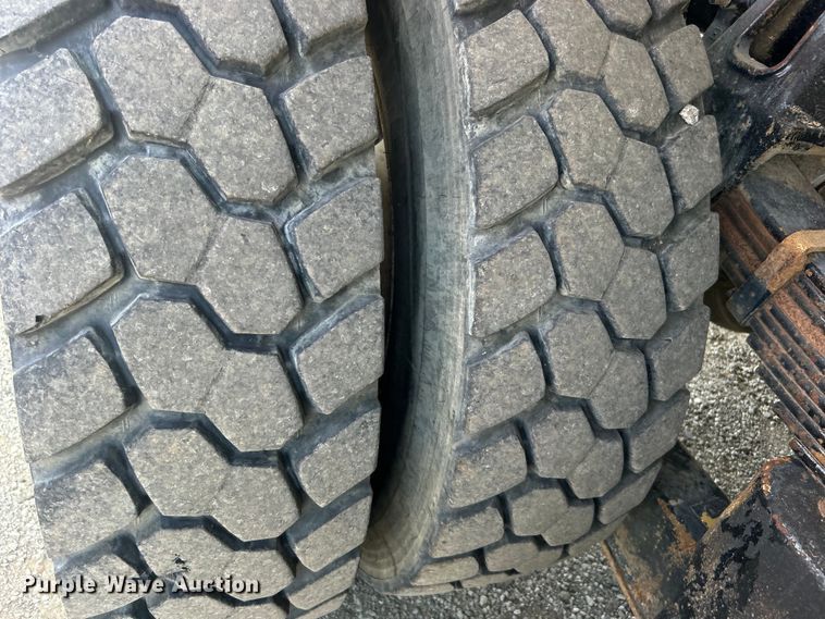 image for item EG0862 2006 International  7400 pressure digger truck