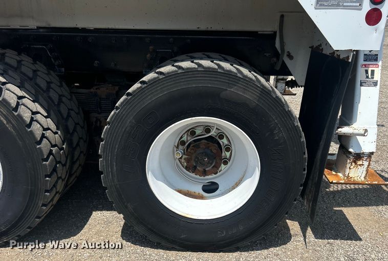 image for item EG0862 2006 International  7400 pressure digger truck