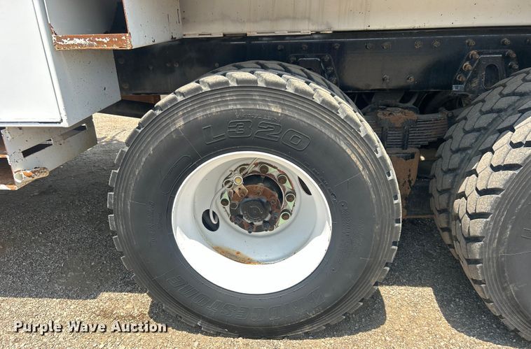 image for item EG0862 2006 International  7400 pressure digger truck