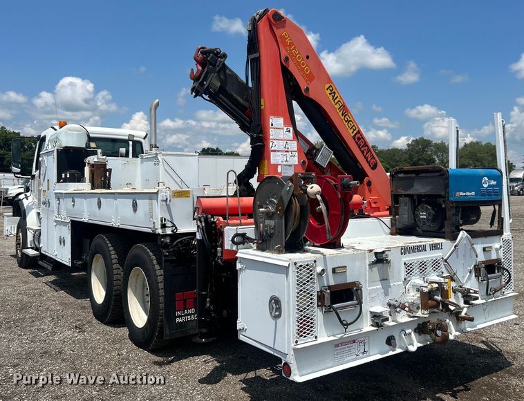 image for item EG0867 2010 Freightliner Business Class M2 crane truck