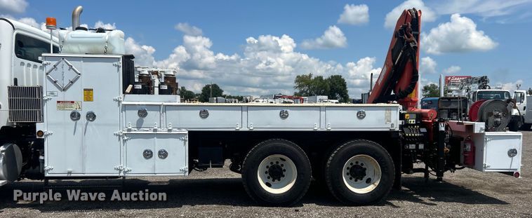 image for item EG0867 2010 Freightliner Business Class M2 crane truck