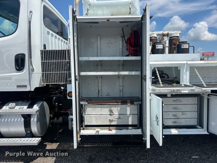 image for item EG0867 2010 Freightliner Business Class M2 crane truck