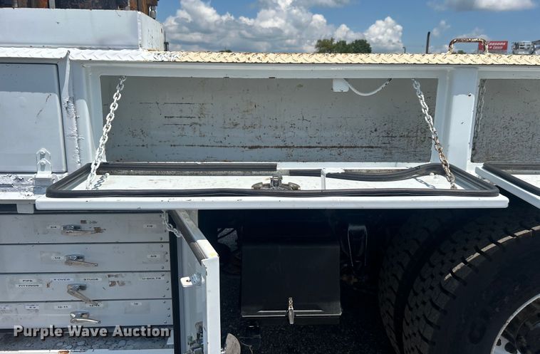 image for item EG0867 2010 Freightliner Business Class M2 crane truck