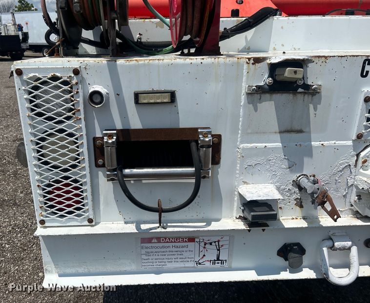 image for item EG0867 2010 Freightliner Business Class M2 crane truck