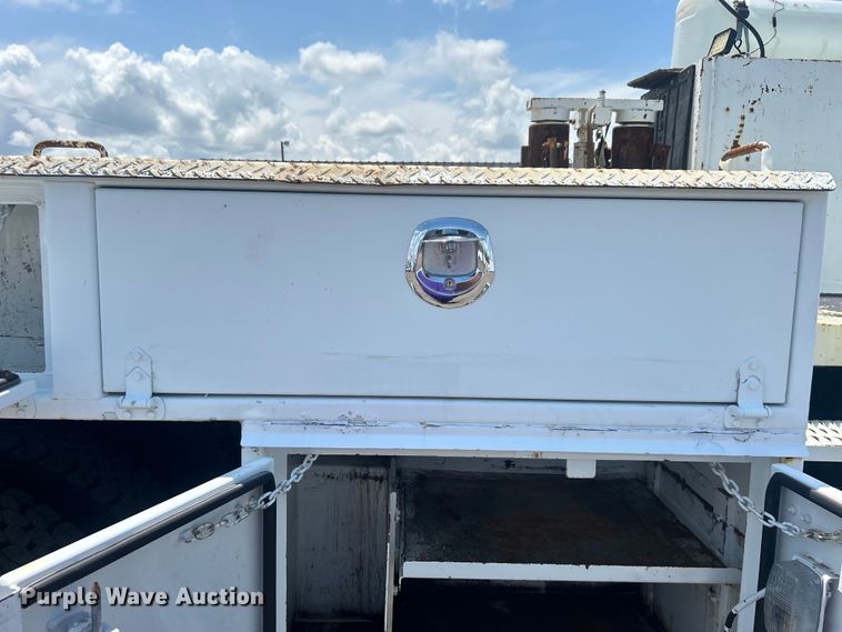 image for item EG0867 2010 Freightliner Business Class M2 crane truck