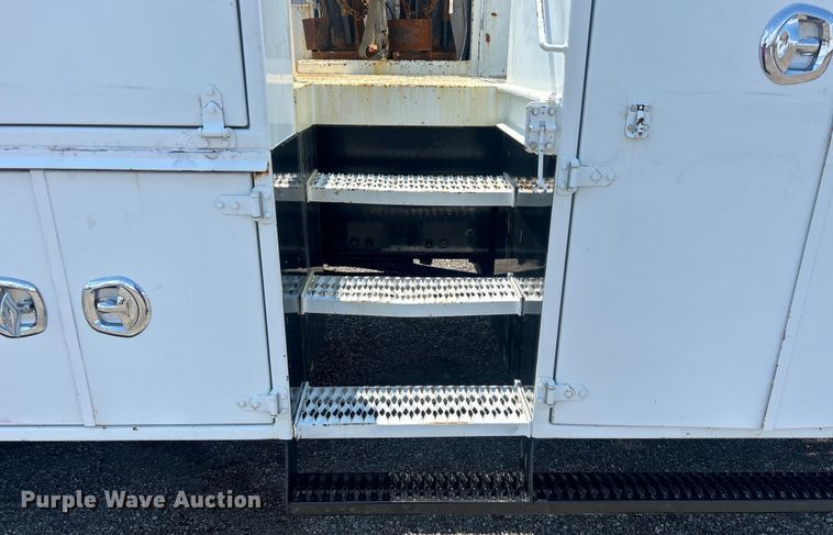 image for item EG0867 2010 Freightliner Business Class M2 crane truck