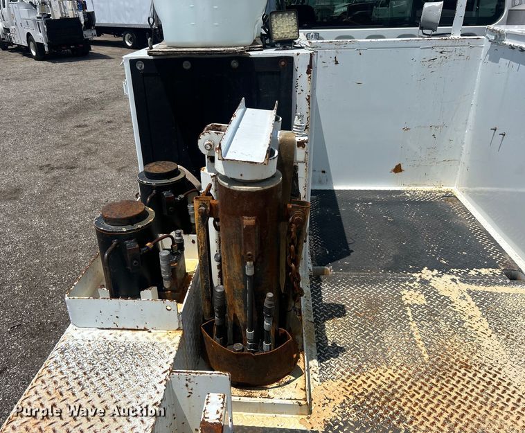 image for item EG0867 2010 Freightliner Business Class M2 crane truck