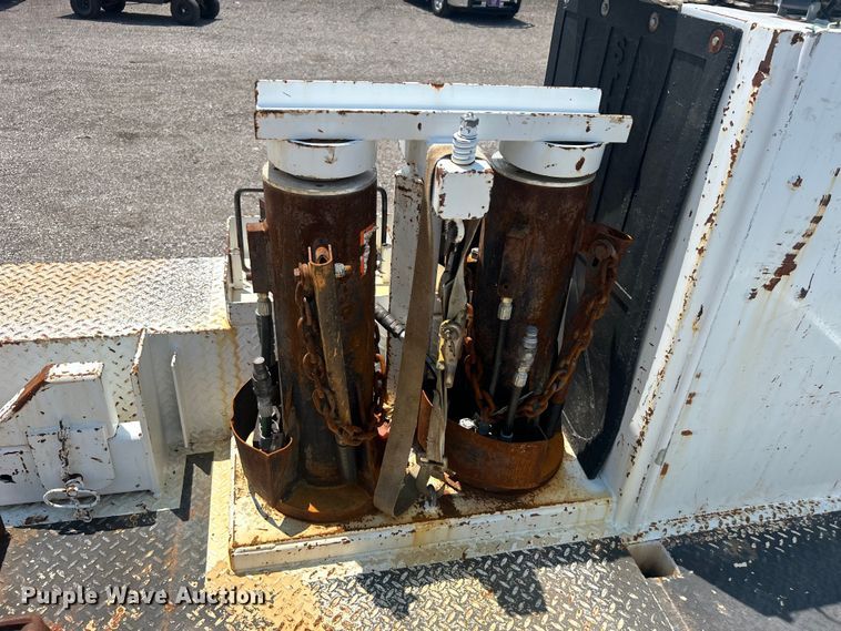 image for item EG0867 2010 Freightliner Business Class M2 crane truck