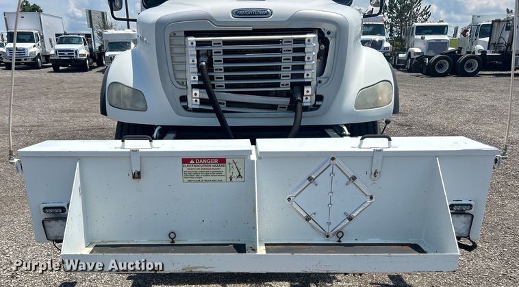 image for item EG0867 2010 Freightliner Business Class M2 crane truck