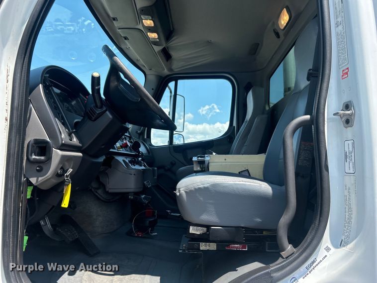 image for item EG0867 2010 Freightliner Business Class M2 crane truck