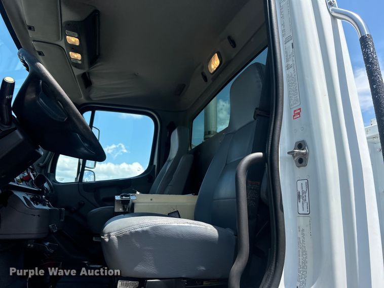 image for item EG0867 2010 Freightliner Business Class M2 crane truck