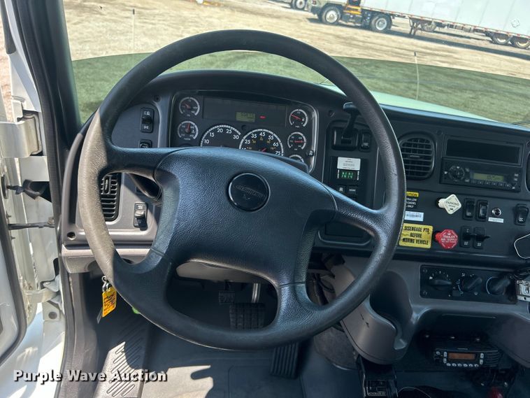 image for item EG0867 2010 Freightliner Business Class M2 crane truck