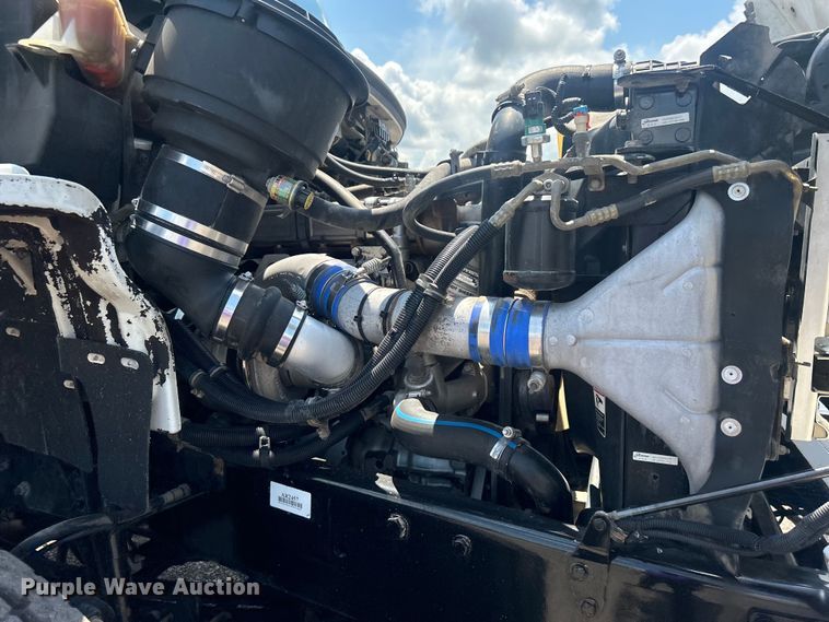 image for item EG0867 2010 Freightliner Business Class M2 crane truck