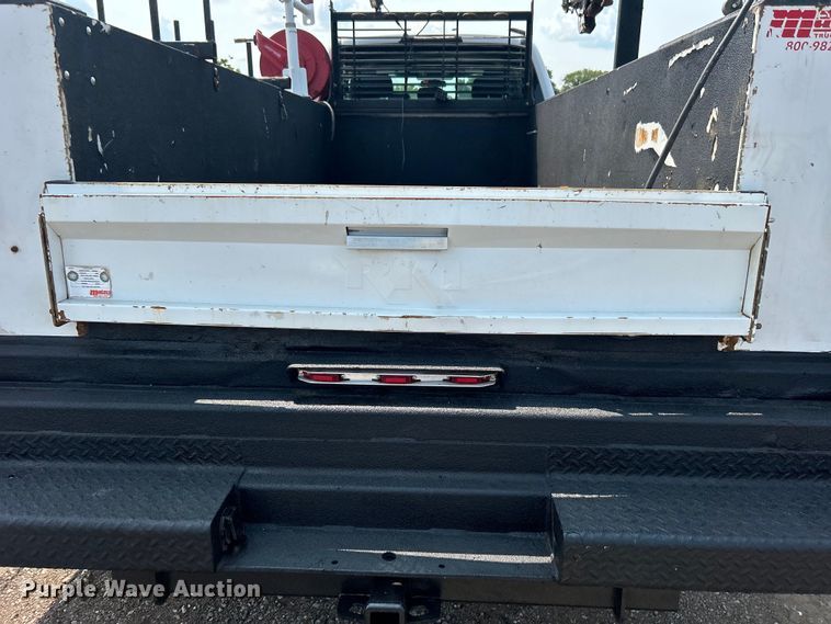 image for item EG0883 2017 Ford F450 Super Duty SuperCab utility / service truck