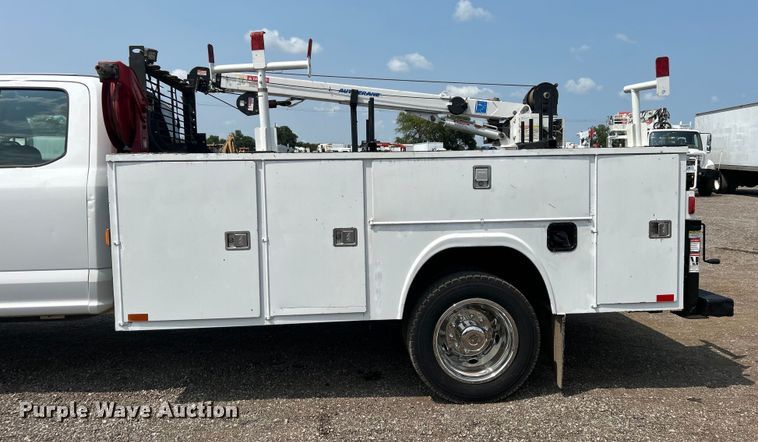 image for item EG0883 2017 Ford F450 Super Duty SuperCab utility / service truck