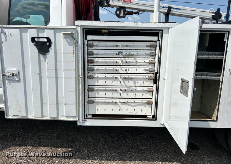 image for item EG0883 2017 Ford F450 Super Duty SuperCab utility / service truck