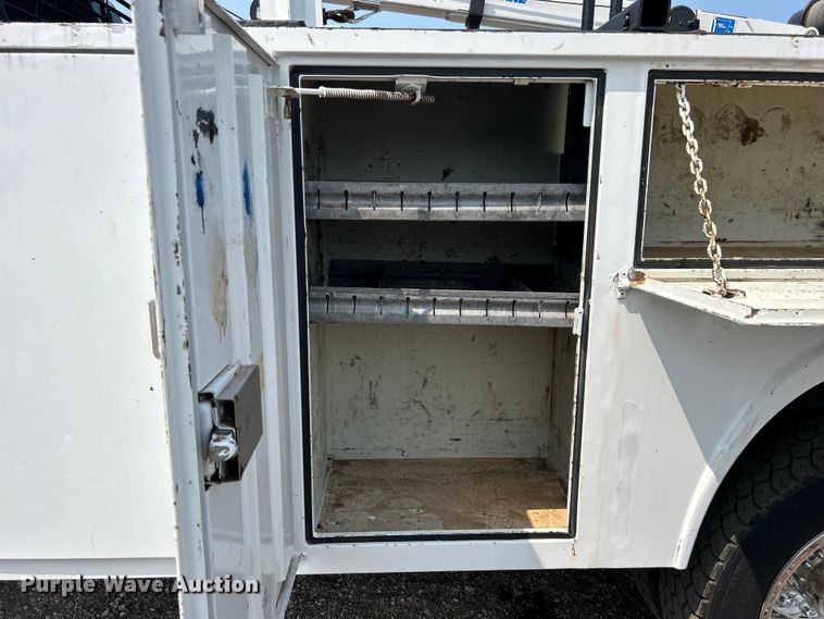 image for item EG0883 2017 Ford F450 Super Duty SuperCab utility / service truck