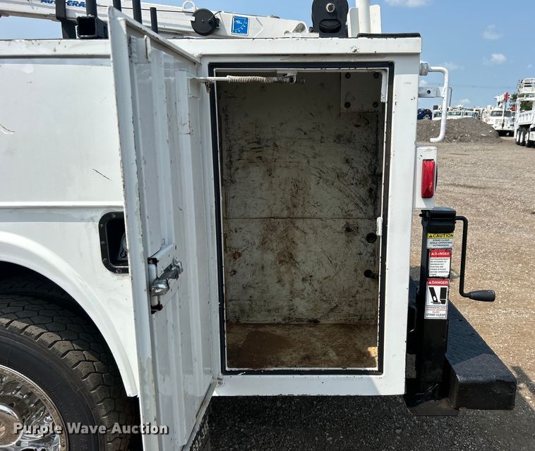 image for item EG0883 2017 Ford F450 Super Duty SuperCab utility / service truck