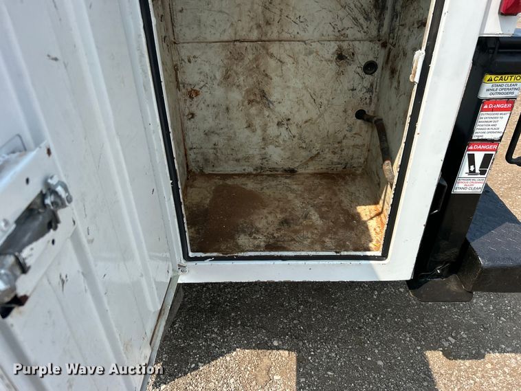 image for item EG0883 2017 Ford F450 Super Duty SuperCab utility / service truck