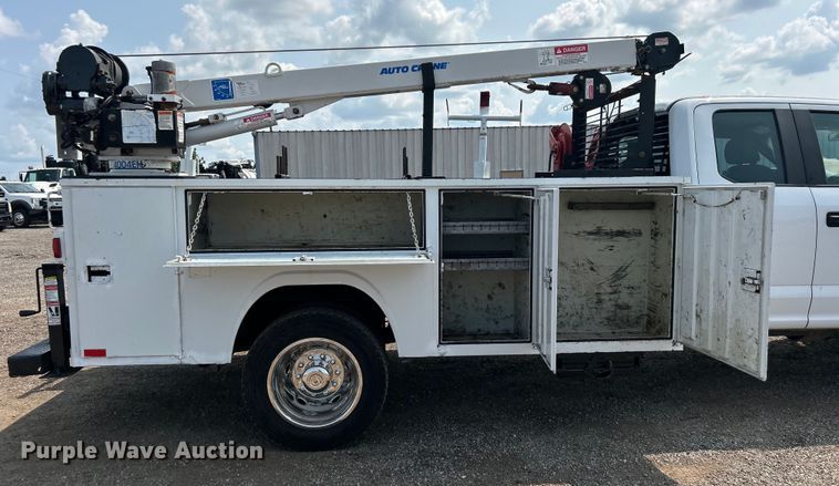 image for item EG0883 2017 Ford F450 Super Duty SuperCab utility / service truck