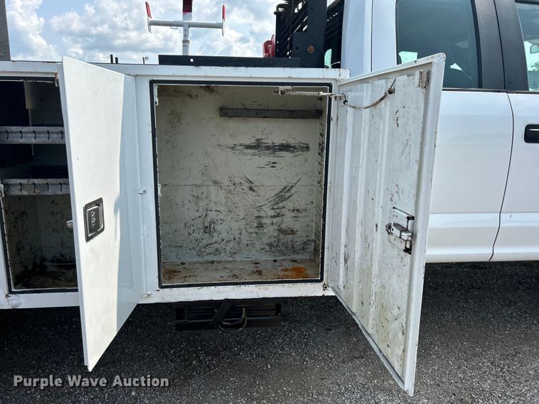 image for item EG0883 2017 Ford F450 Super Duty SuperCab utility / service truck