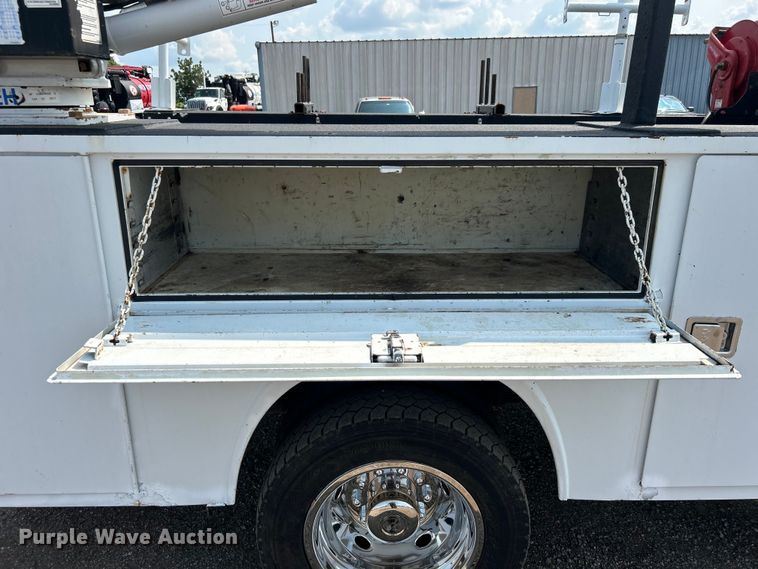 image for item EG0883 2017 Ford F450 Super Duty SuperCab utility / service truck