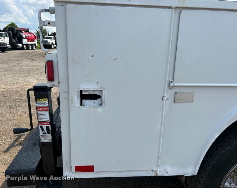 image for item EG0883 2017 Ford F450 Super Duty SuperCab utility / service truck