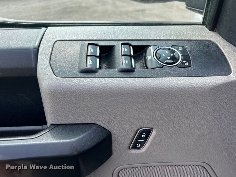 image for item EG0883 2017 Ford F450 Super Duty SuperCab utility / service truck