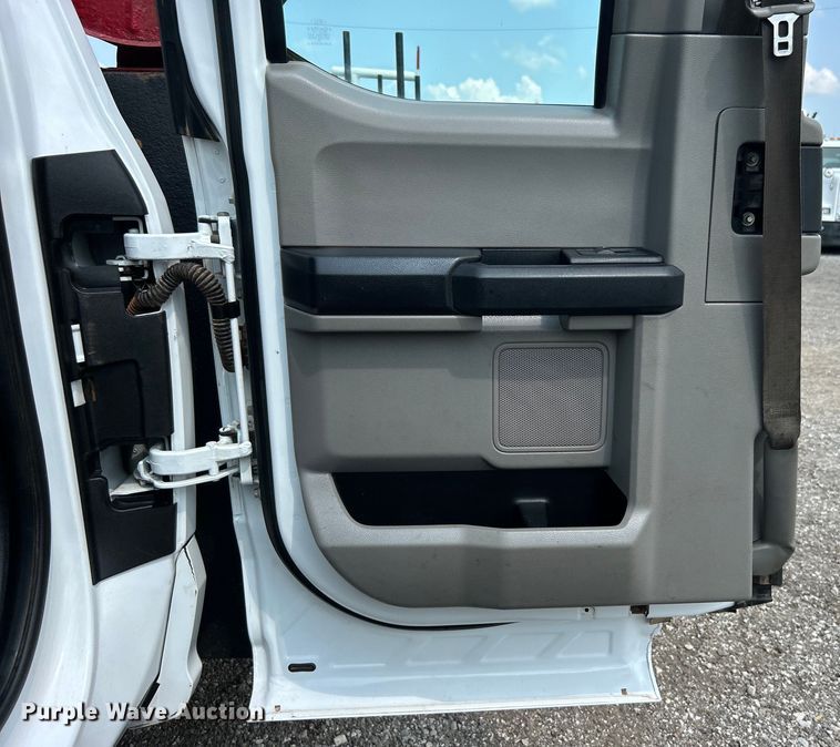 image for item EG0883 2017 Ford F450 Super Duty SuperCab utility / service truck